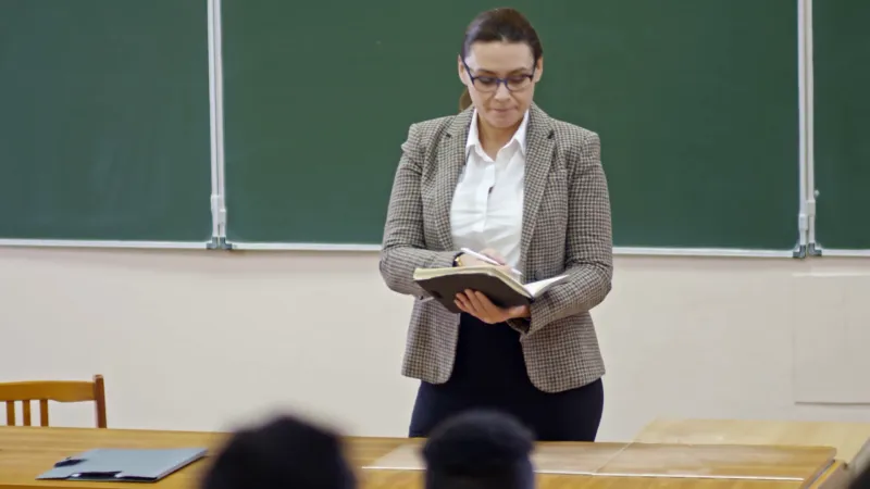 When Revision Goes Wrong: The Hidden Cost of Misreading Professor Feedback